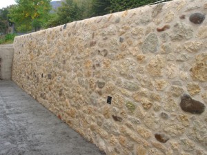  - Mur de soutènement en pierres